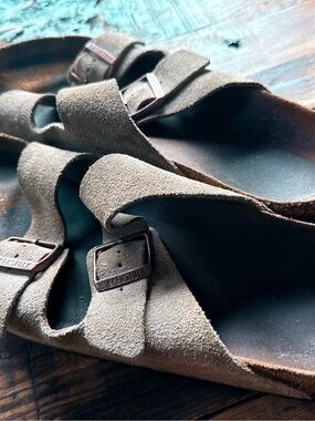 Men’s beige Birkenstock size 14, great condition